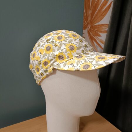 Casquette « Atelier Soleil » – Casquette artisanale en tissu – Création artisanale